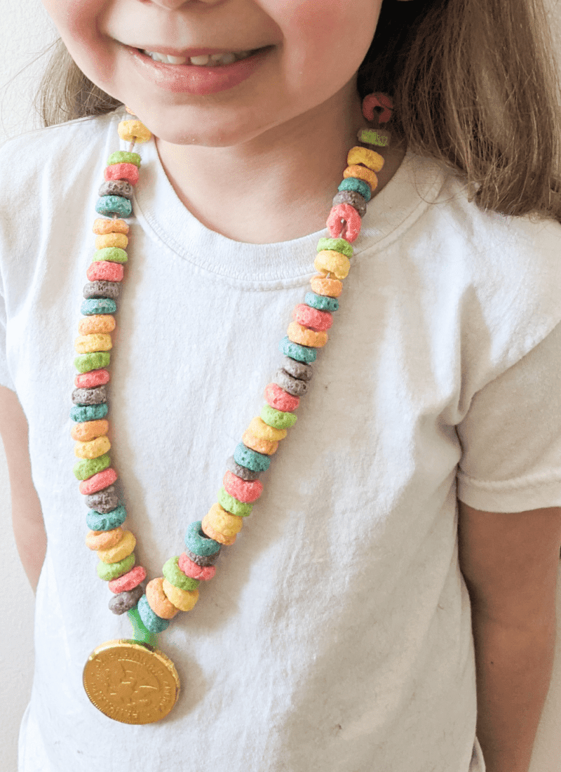 Fun St. Patrick’s Day Craft for Preschoolers – Rainbow Necklace