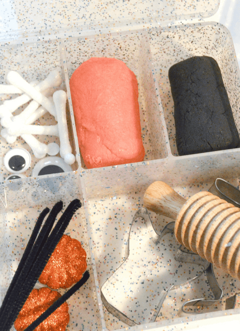 How to make a Halloween Playdough Kit